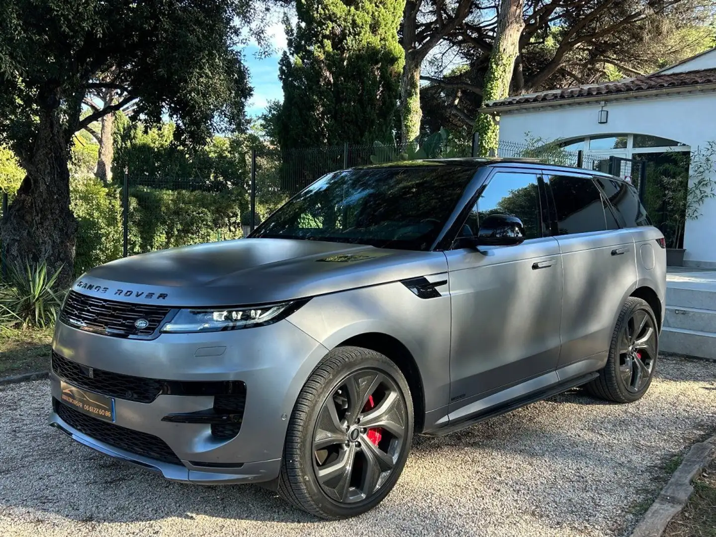 Land Rover Range Rover Sport P550e AWD 3.0L PHEV Autobiography / 1ÈRE MAIN / TVA / FULL OPTIONS Gris - 2
