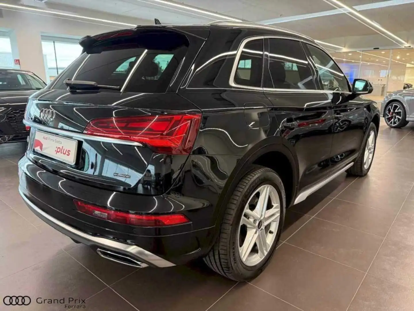 Audi Q5 40 TDI 204 CV quattro S tronic S line Nero - 2