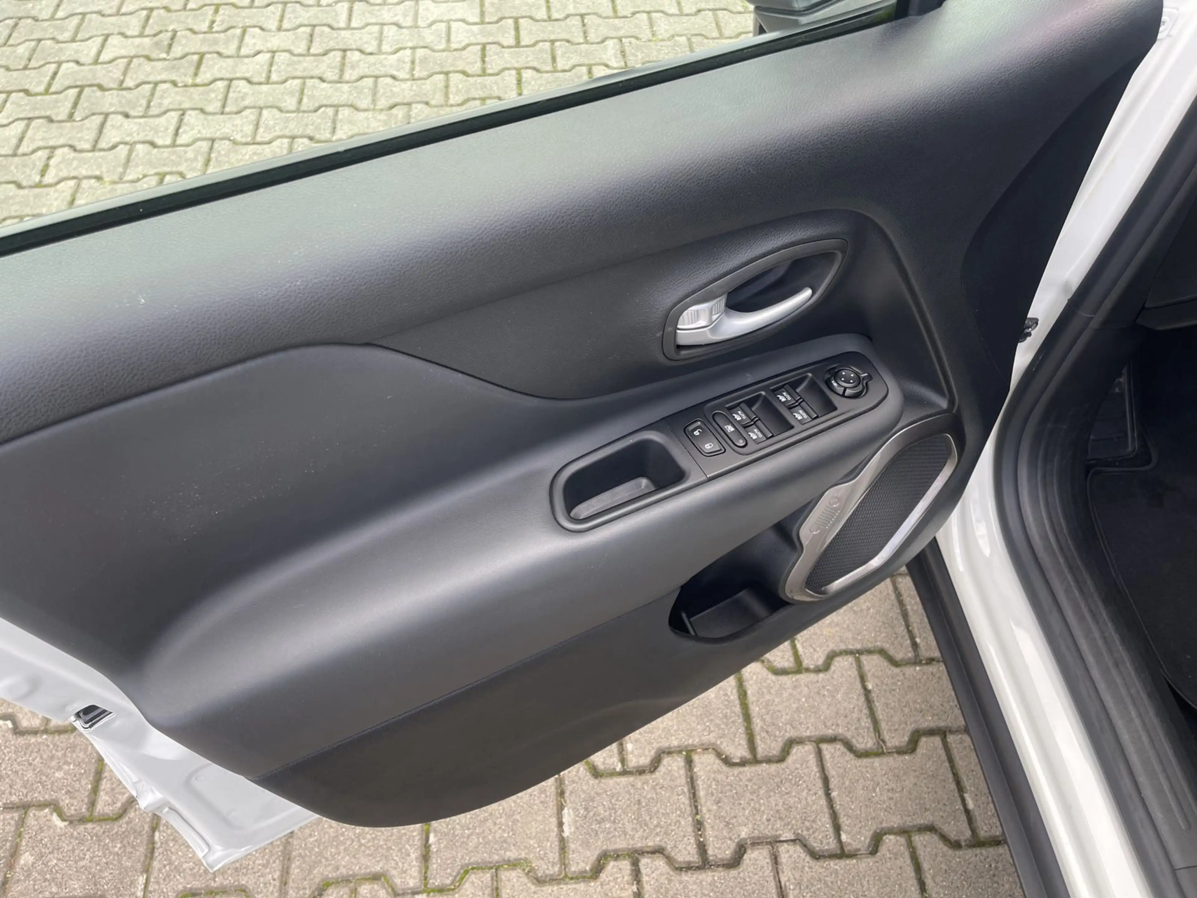 Jeep Renegade Limited 1,5 MHEV Mild Hybrid LED — photo 7