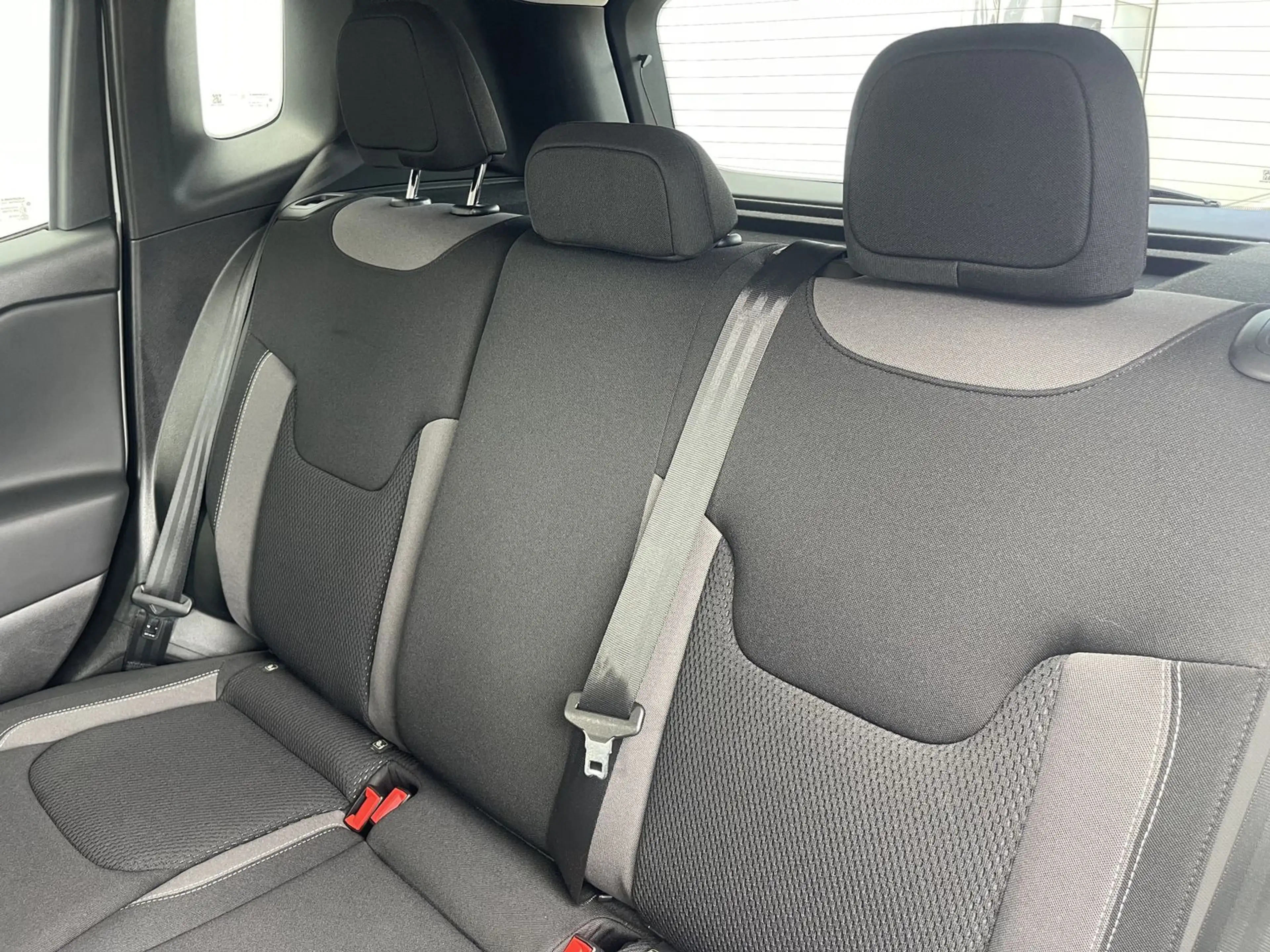 Jeep Renegade Limited 1,5 MHEV Mild Hybrid LED — photo 12
