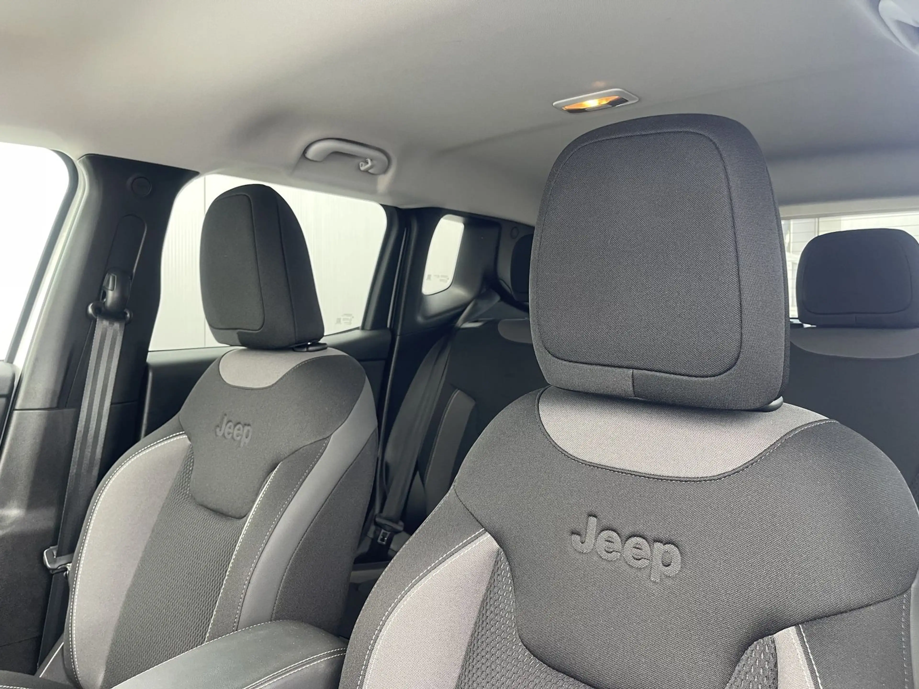Jeep Renegade Limited 1,5 MHEV Mild Hybrid LED — photo 11