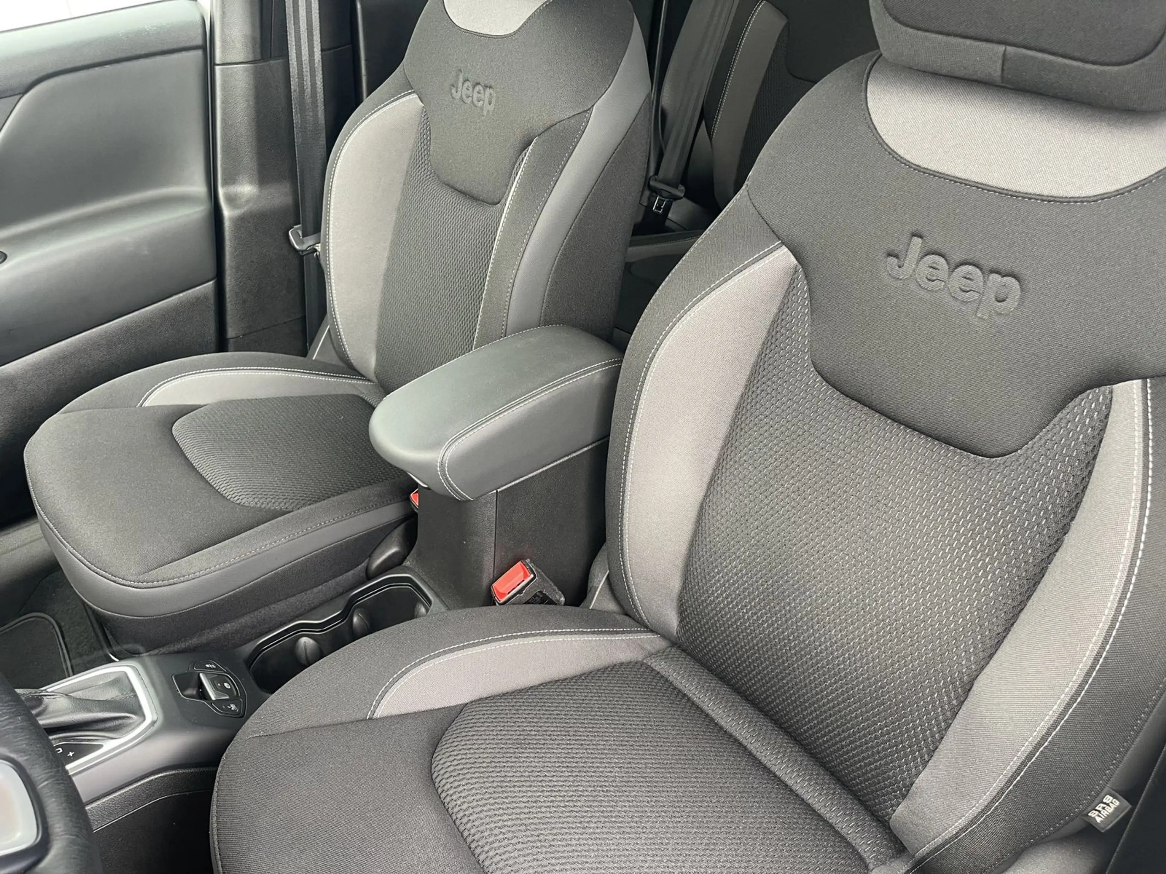 Jeep Renegade Limited 1,5 MHEV Mild Hybrid LED — photo 10