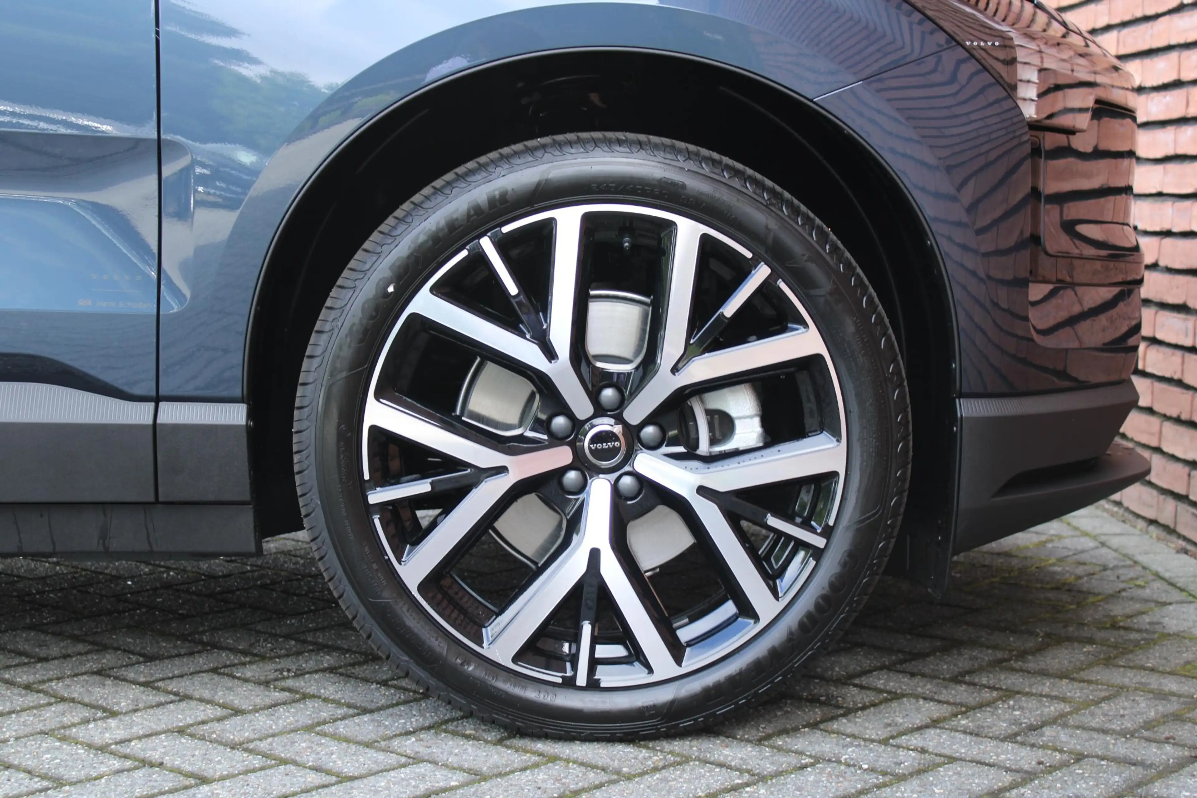 Volvo EX30 Black Edition P5 Long Range Plus Europa | Elektris — photo 9