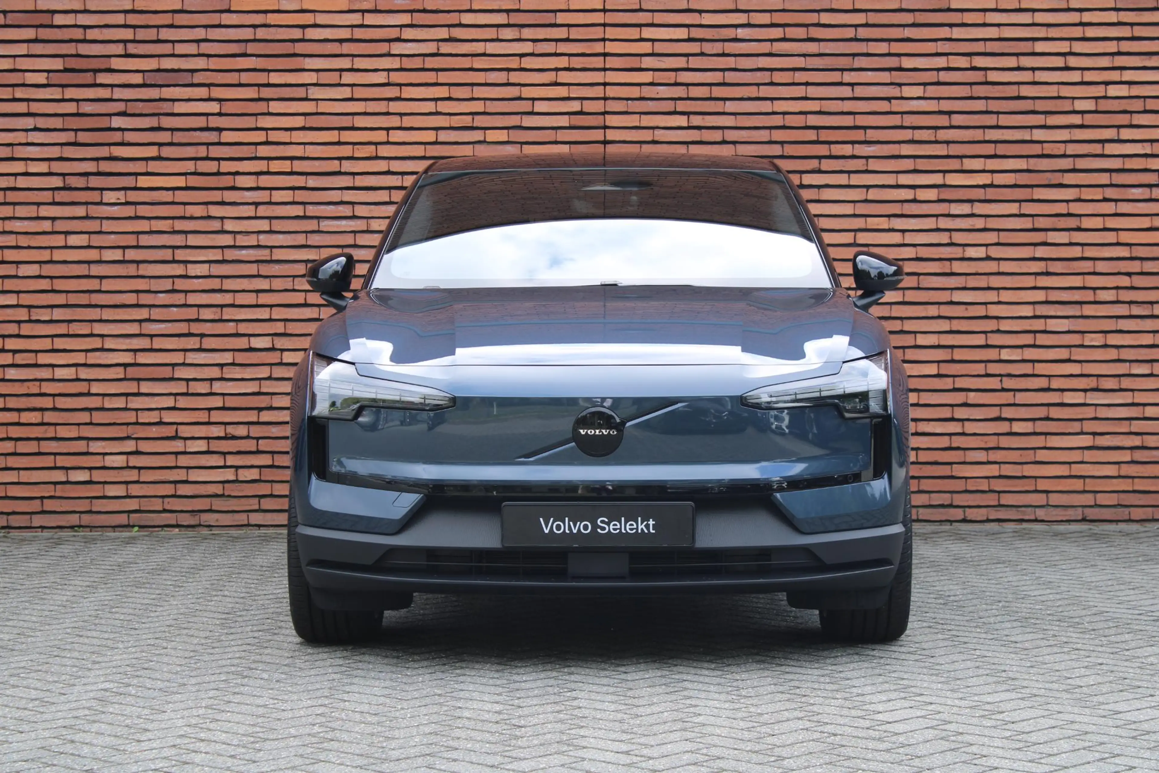 Volvo EX30 Black Edition P5 Long Range Plus Europa | Elektris — photo 15