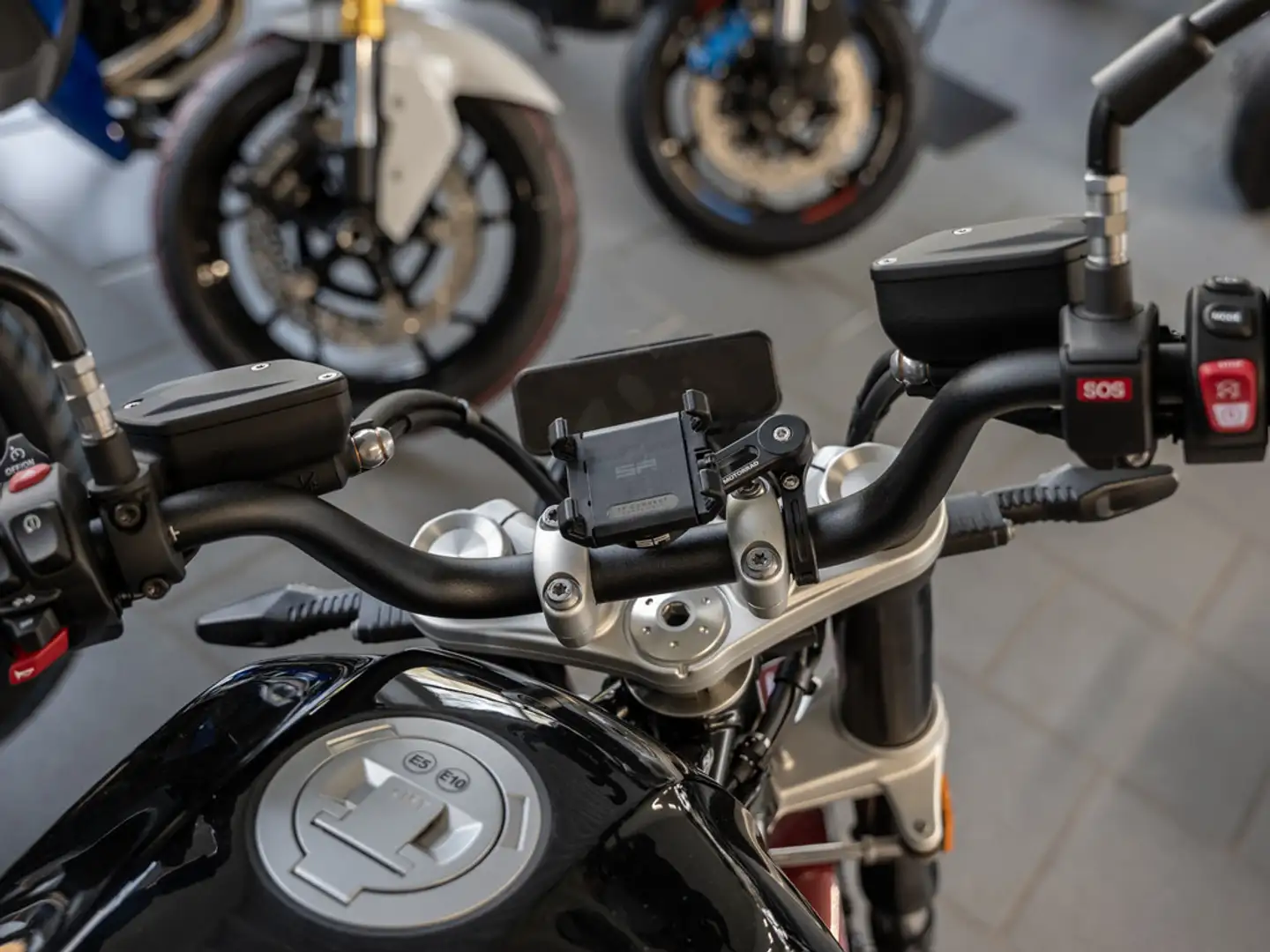 BMW R 12 KOMFORT-P. GRIFFHEIZUNG LED SCHEINWERFER Rouge - 2