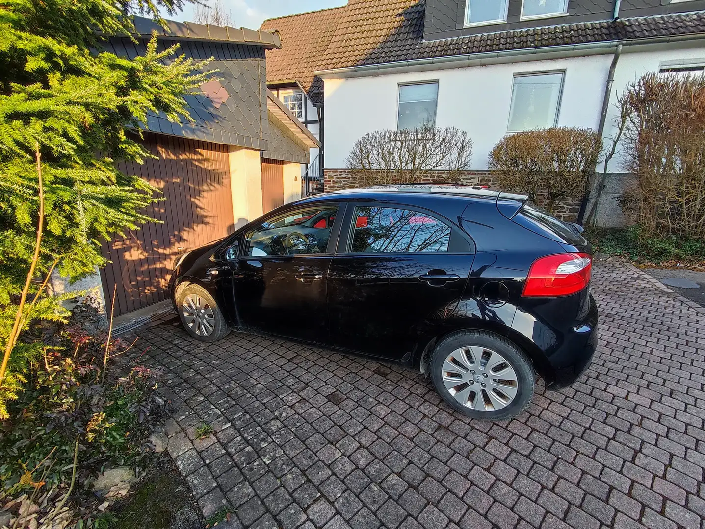Kia Rio Rio 1.4 Edition 7 Schwarz - 2