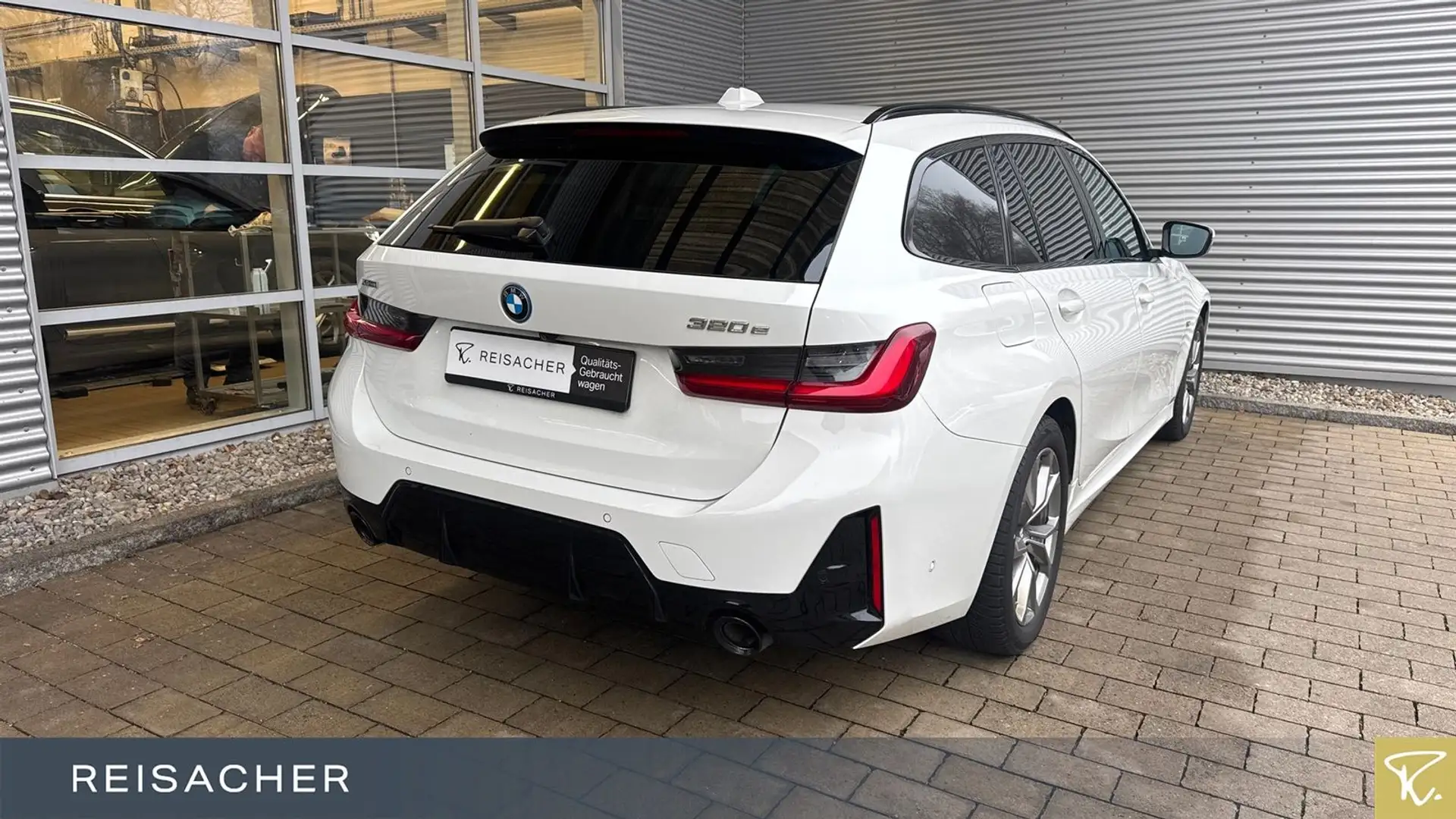 BMW 320 e xDrive Touring M-Sport Navi RüKa adLED 18" Weiß - 2