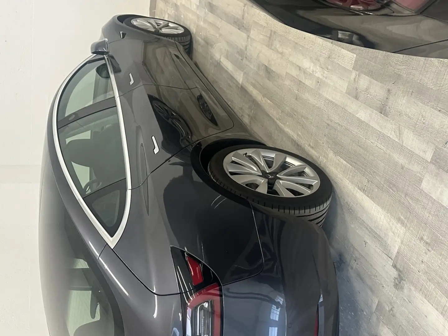 Tesla Model 3 Standard RWD Plus Gris - 2