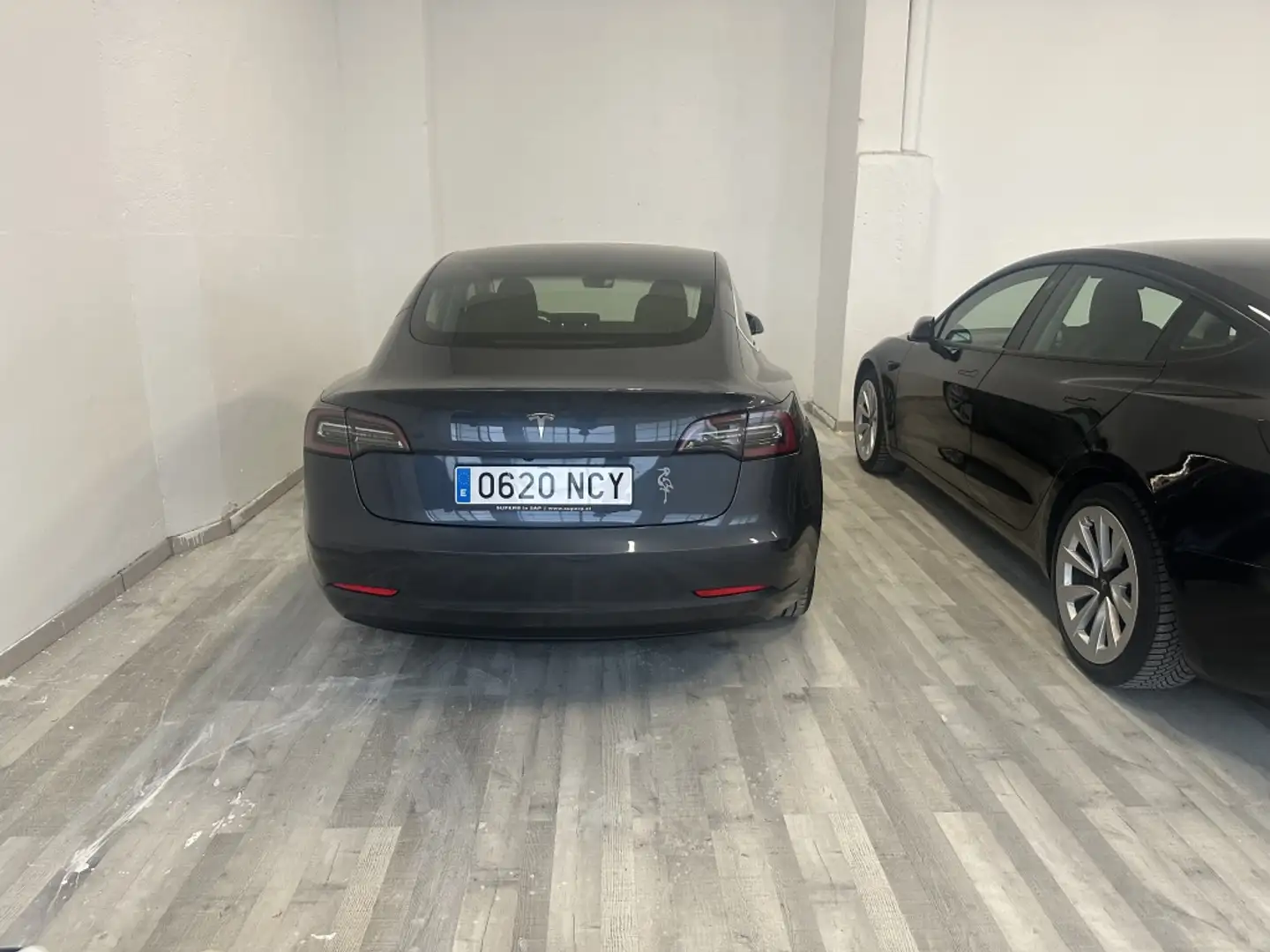 Tesla Model 3 Standard RWD Plus Gris - 1