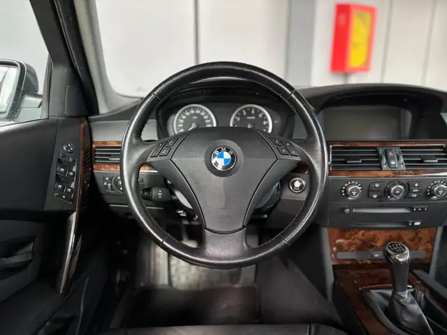 BMW 5 Series view 11