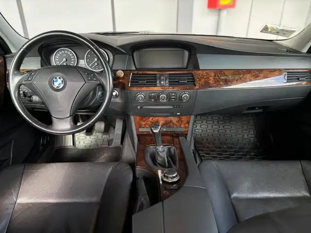 BMW 5 Series view 12