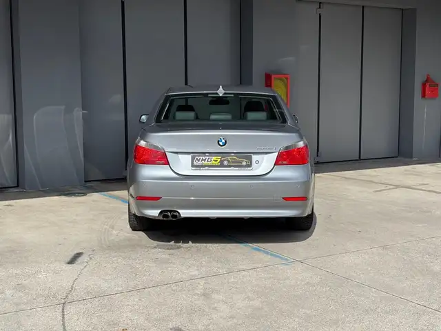BMW 5 Series view 7
