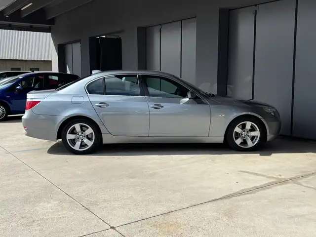 BMW 5 Series view 6