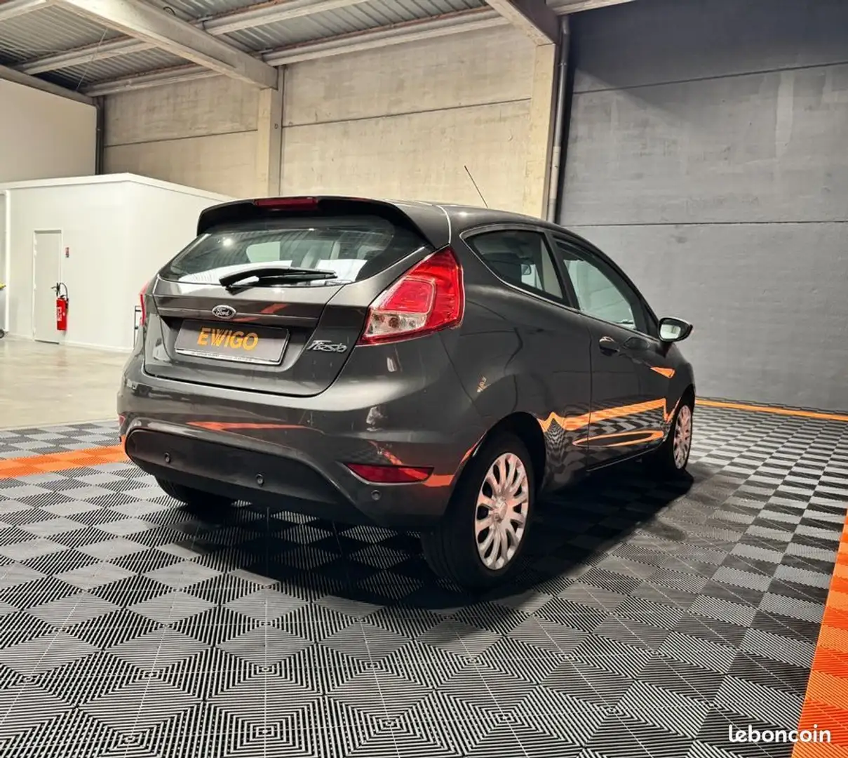 Ford Fiesta 1.2 82ch – idéale jeune conducteur garantie 6 mois Gris - 2