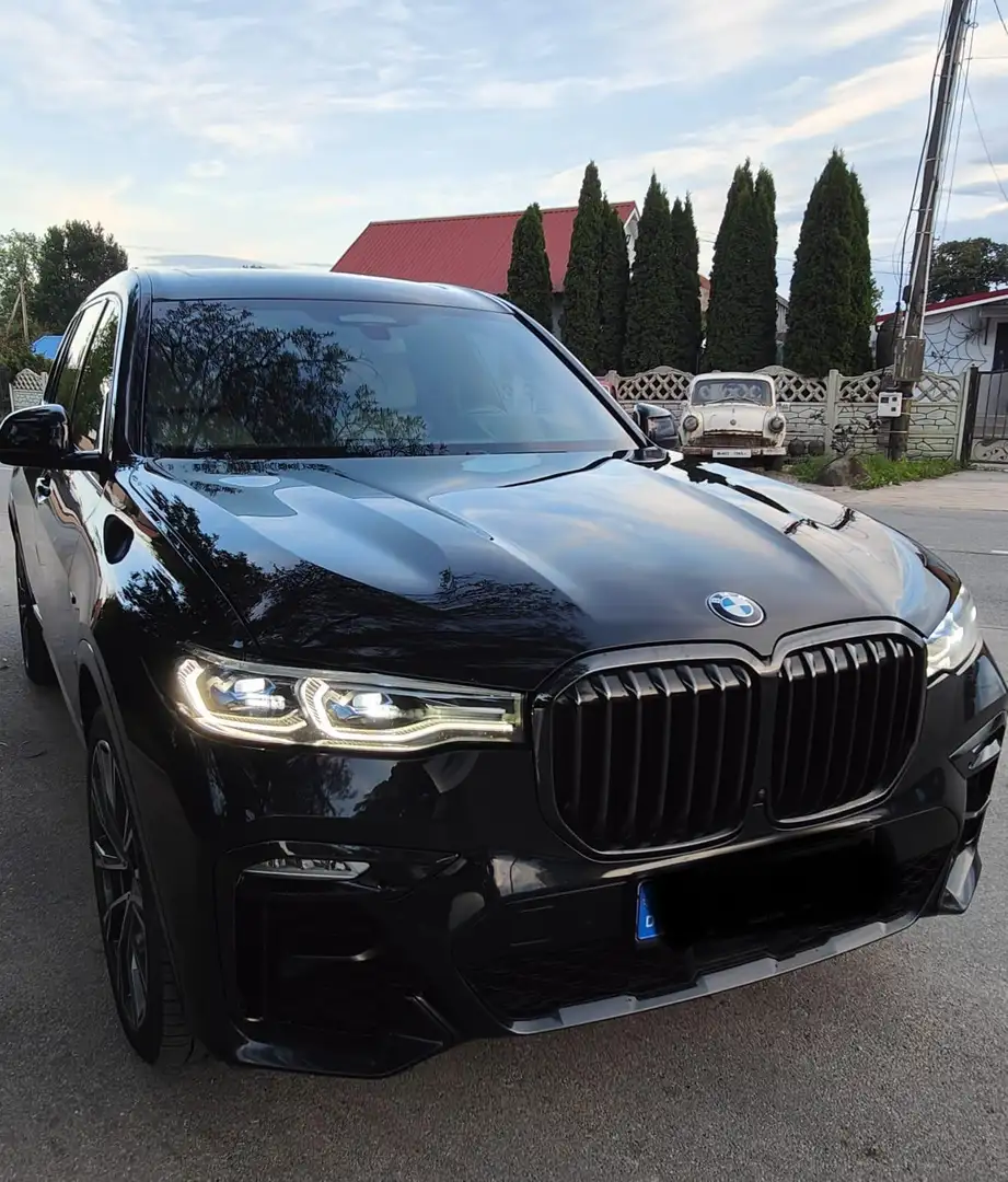 BMW X7 M M50i - 1