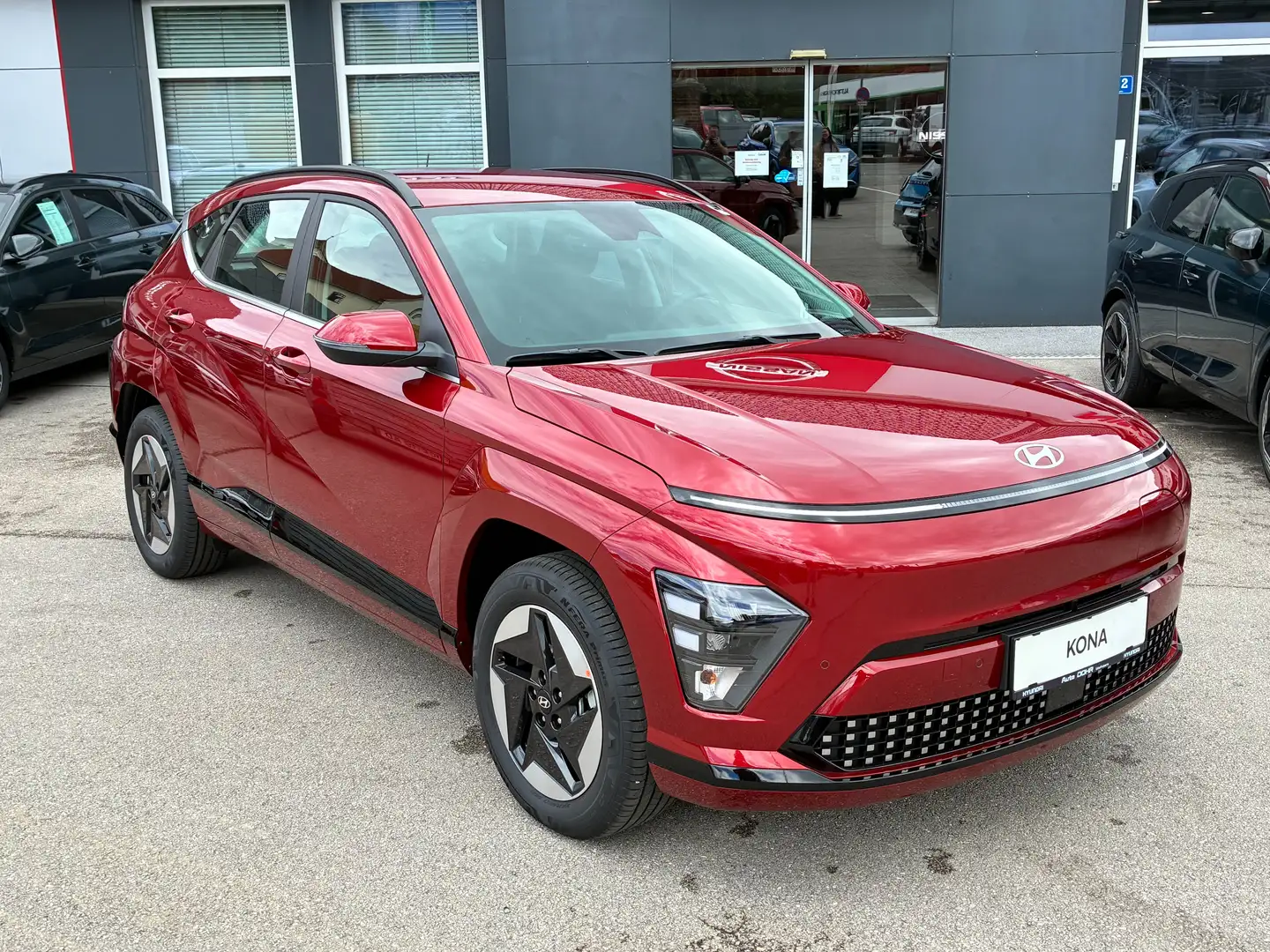 Hyundai KONA Kona Elektro 64,8kWh Smart Line ab € 34 050,-- Rot - 1