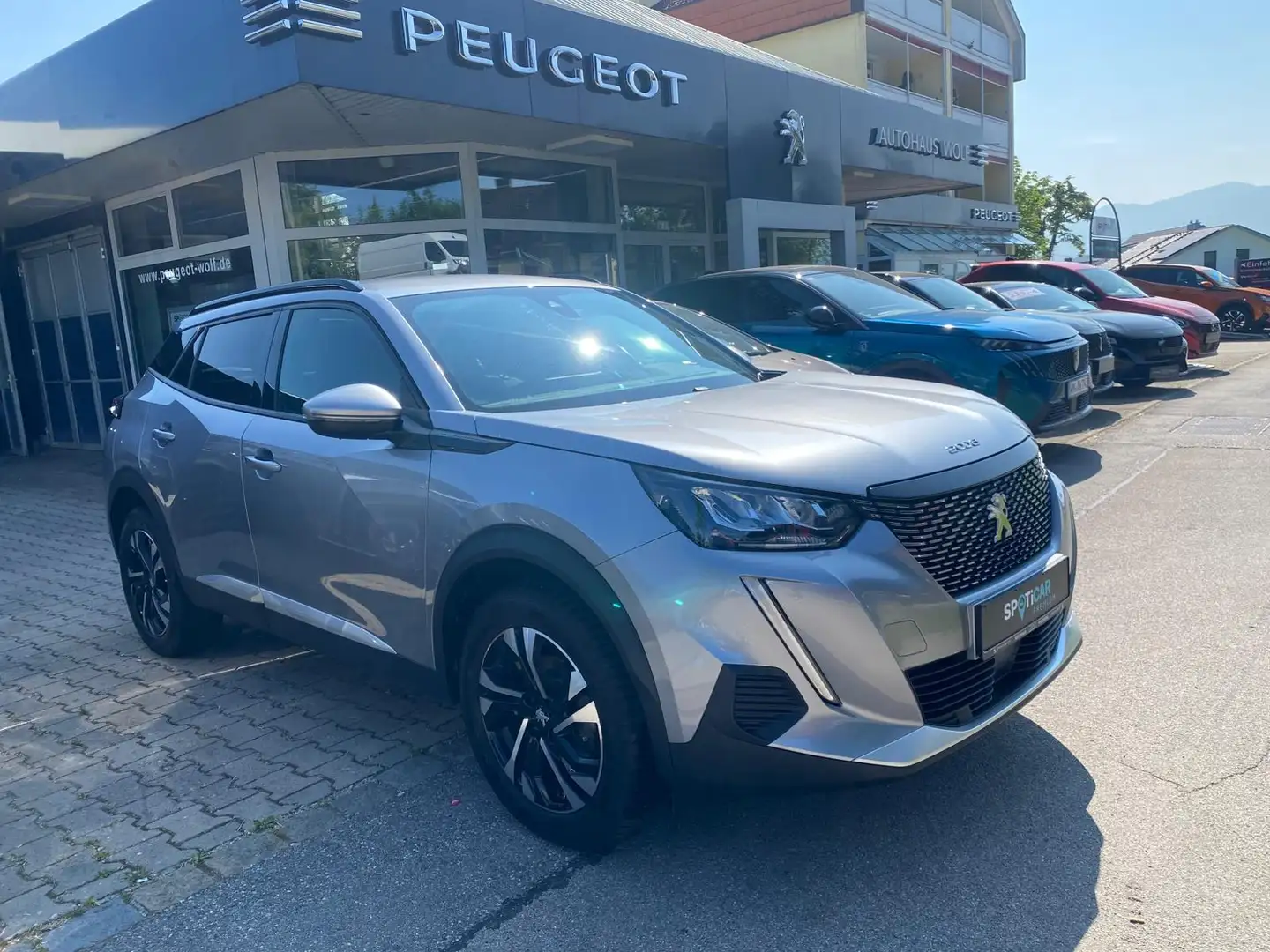 Peugeot 2008 Allure PureTech 130 Argent - 1