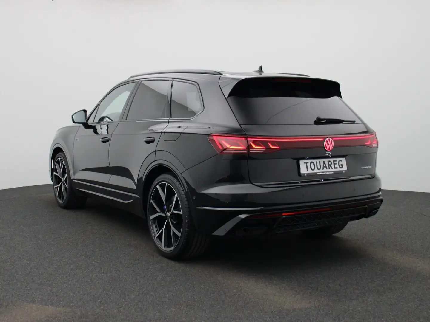 Volkswagen Touareg 3.0 TSi eHybrid 4Motion R 462 PK | Herwaardering | Zwart - 2
