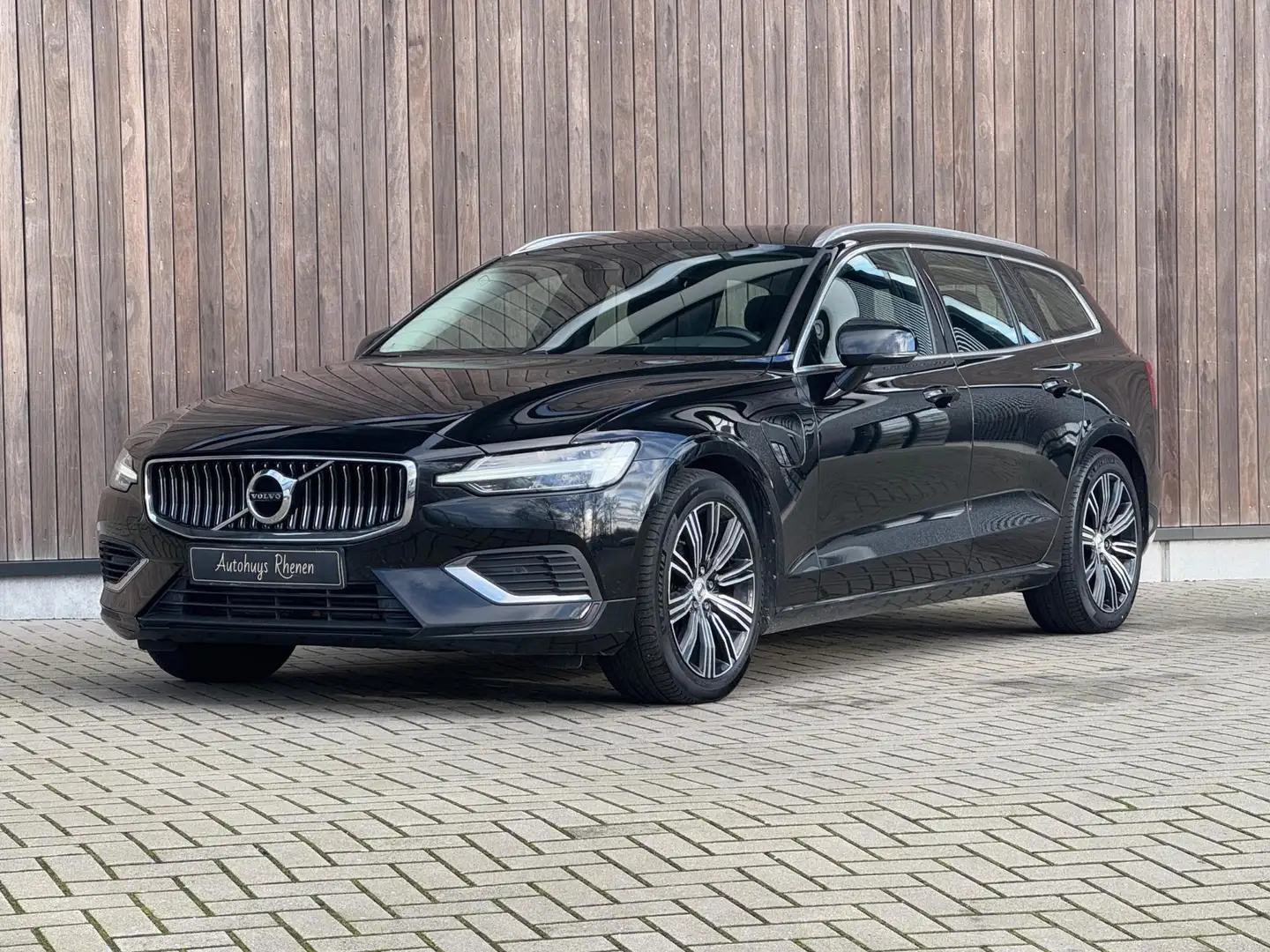 Volvo V60 2.0 T6 Recharge AWD Inscription / Trekhaak / Zwart - 2