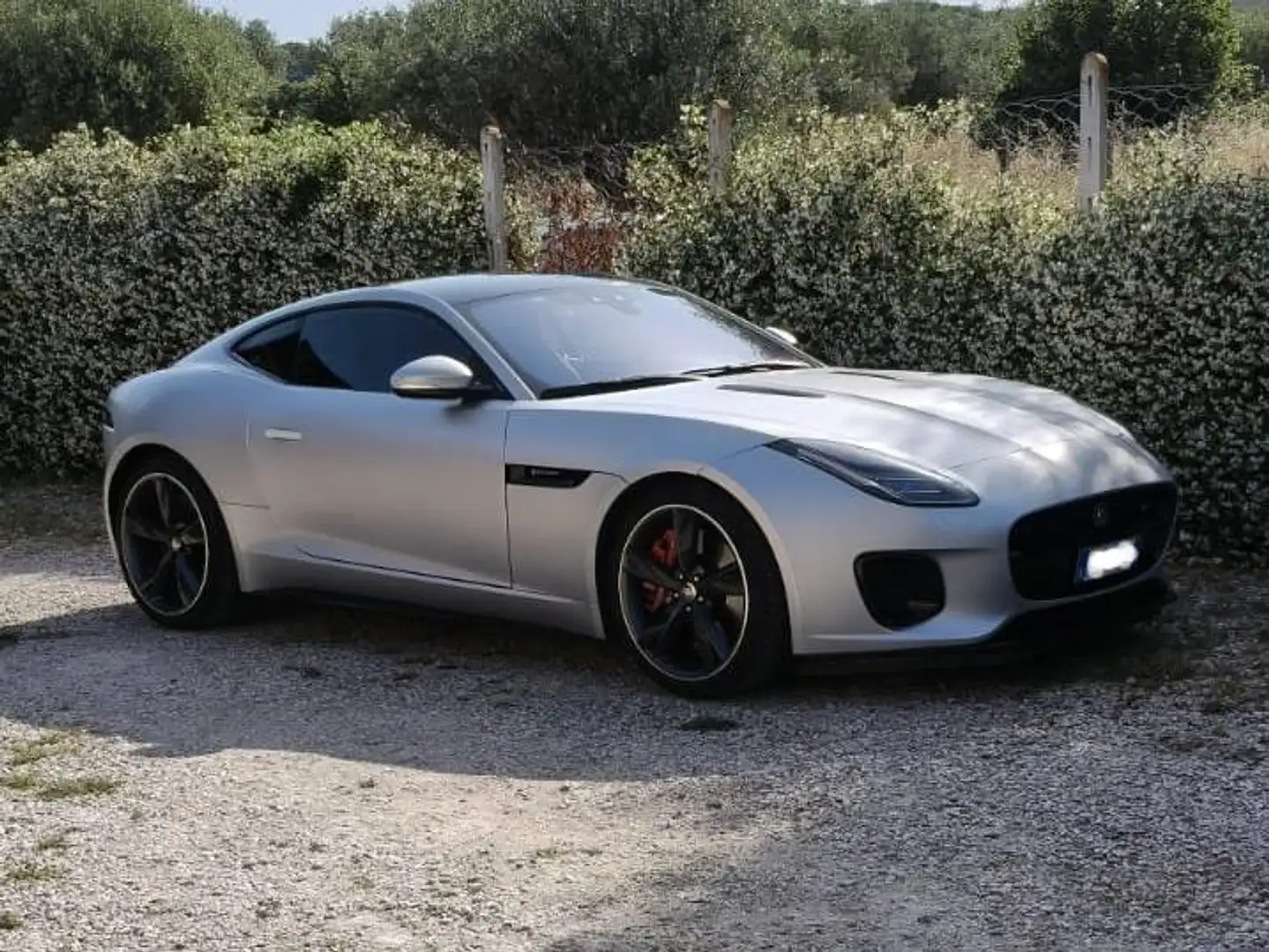 Jaguar F-Type F-Type Coupe 2.0 i4 R-Dynamic rwd 300cv auto my20 Stříbrná - 2