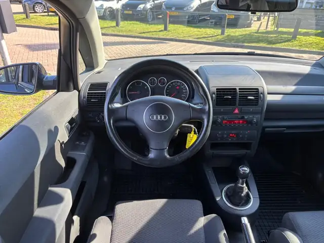 Audi A2 view 9