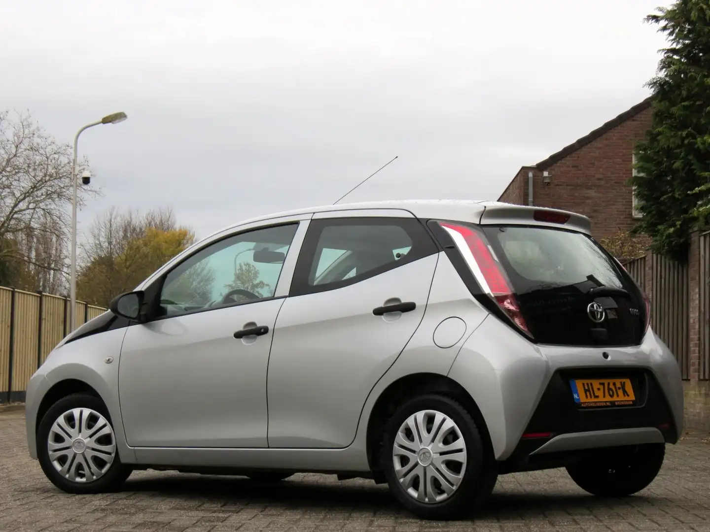 Toyota Aygo 1.0 VVT-i x-now 5-DEURS | AIRCO | APK T/M NOV 2026 Grijs - 2