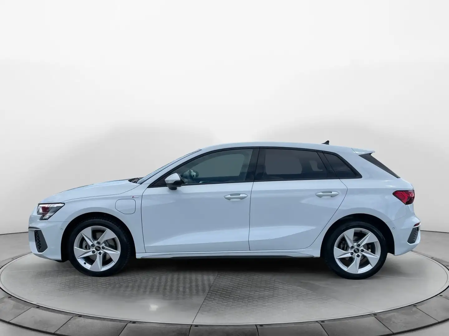 Audi A3 40 TFSI e S-Tronic S-Line, LED, Nav Wit - 2