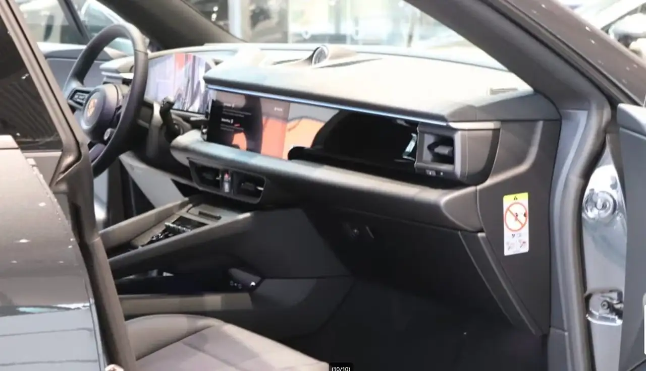 Porsche Macan Electric 4 7