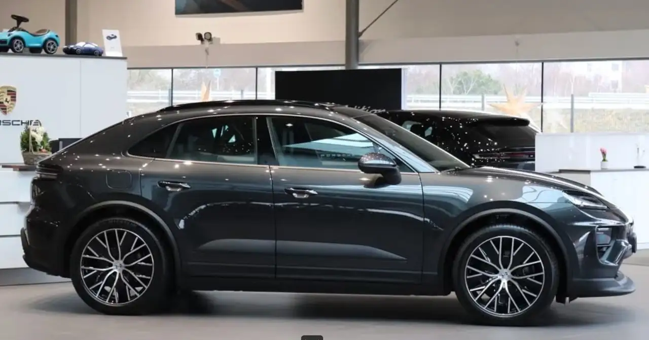 Porsche Macan Electric 4 13