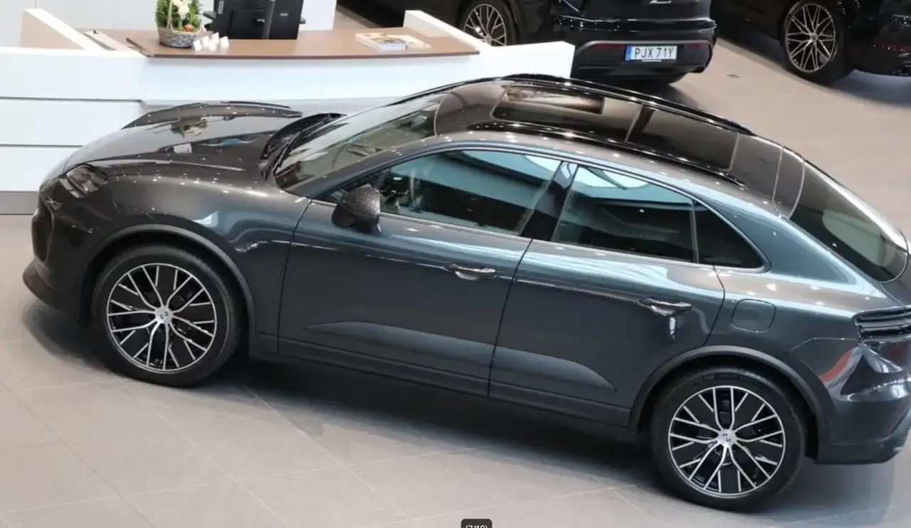 Porsche Macan Electric 4 3