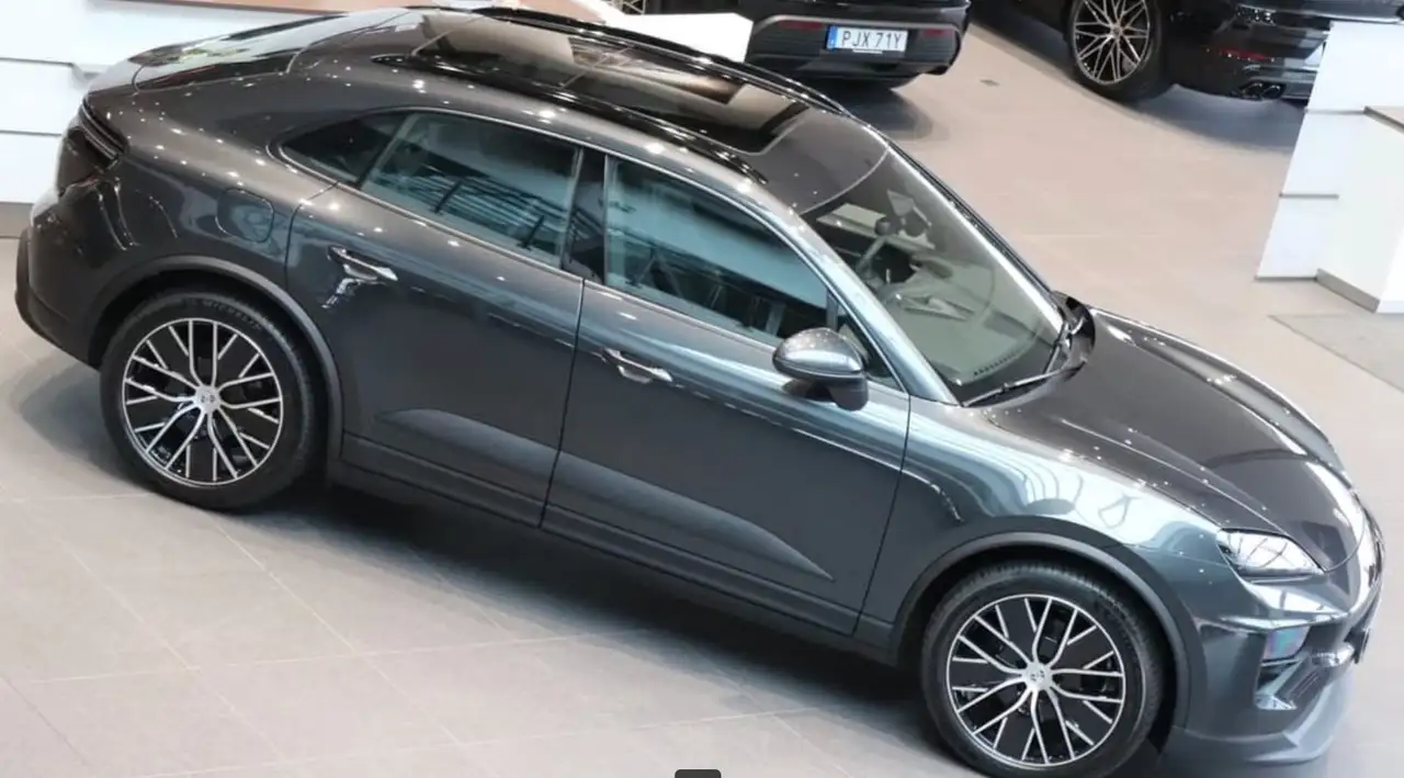 Porsche Macan Electric 4 4
