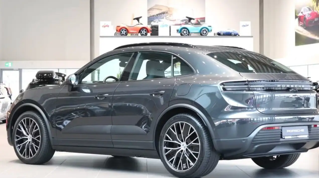 Porsche Macan Electric 4 15