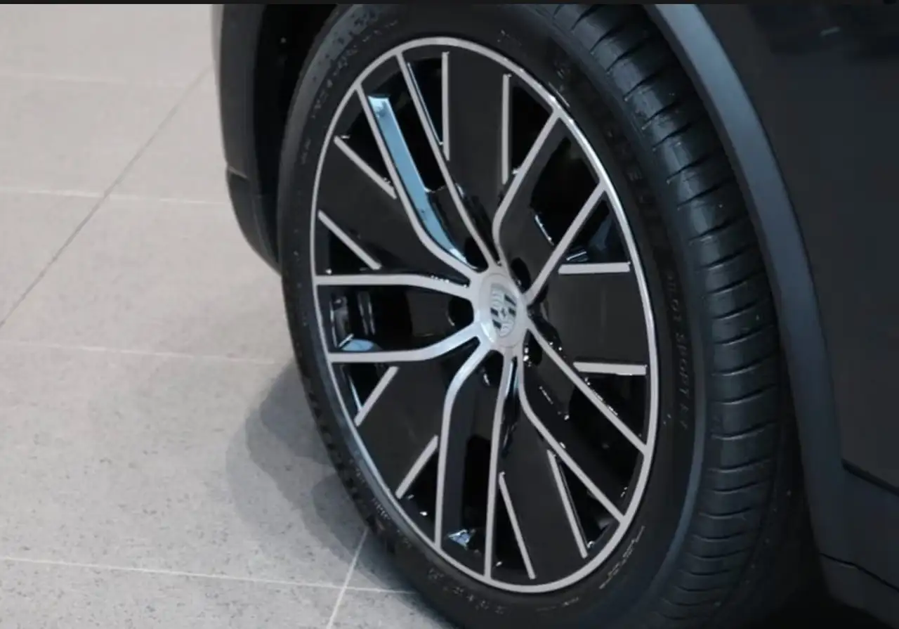 Porsche Macan Electric 4 10