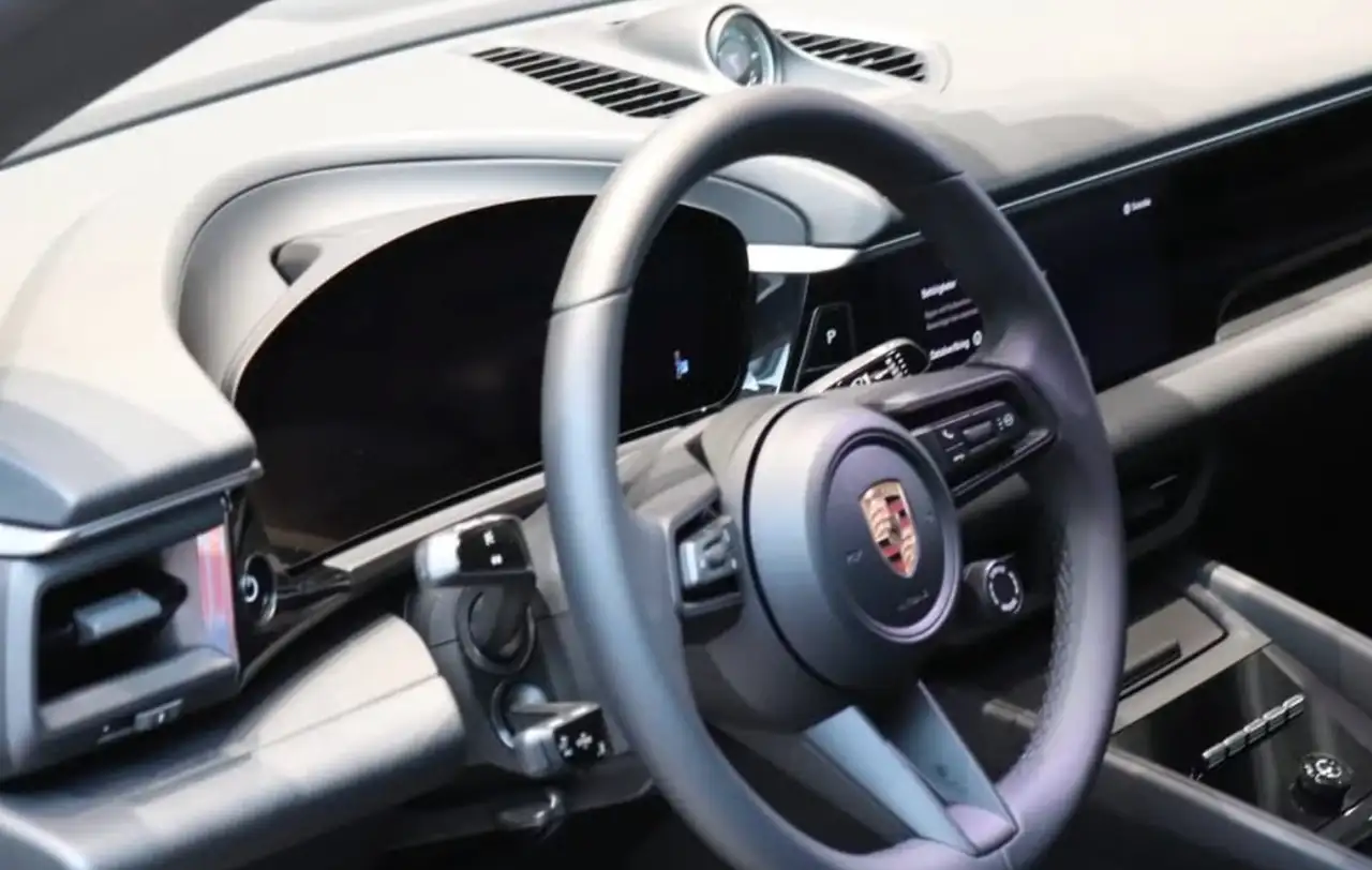 Porsche Macan Electric 4 9