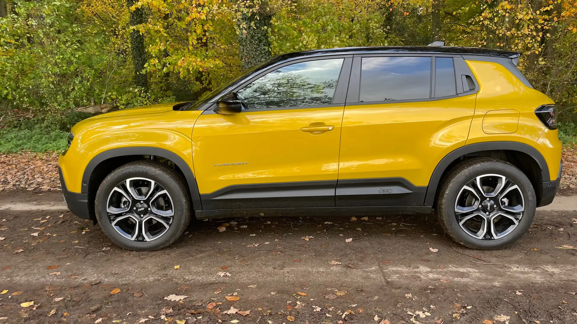 Jeep Avenger e-Avenger 51 kWh Summit cuir Neuve full Prix tvac Geel - 2