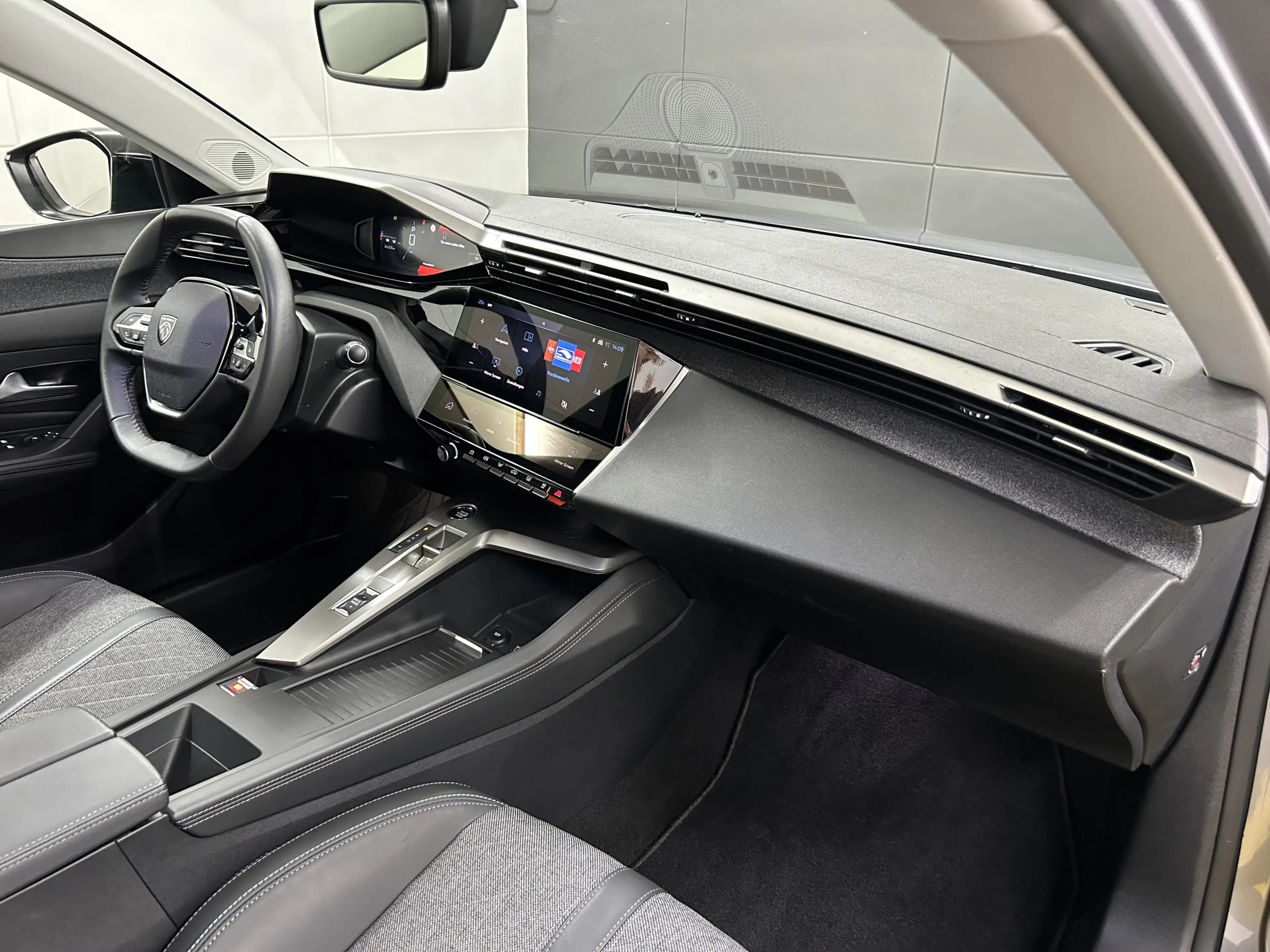 Peugeot 408 Hybrid 136 Allure+ACC+360*+LED+DAB+CarPlay — photo 11