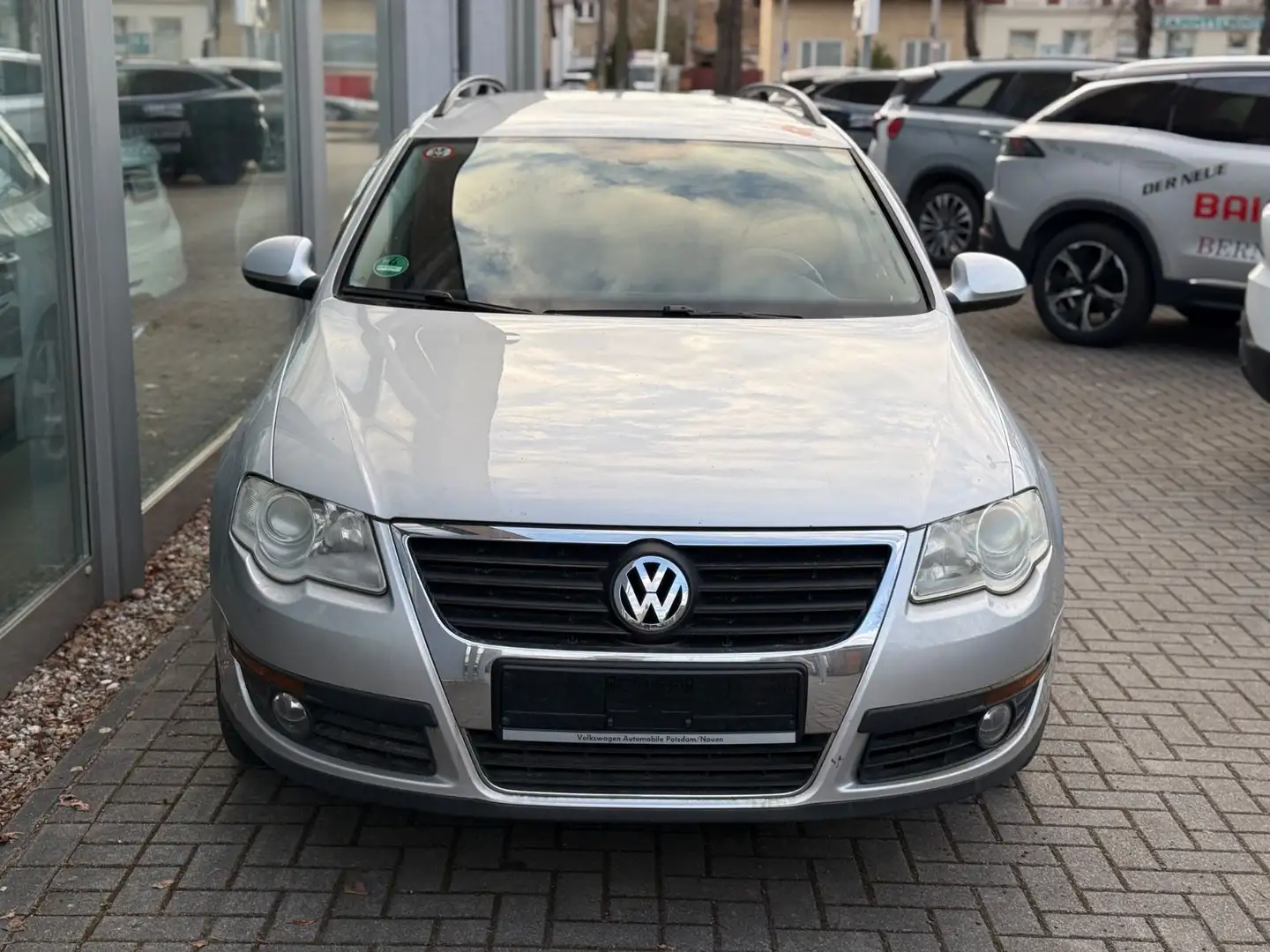 Volkswagen Passat Variant Trendline 1.6 SZHZG PDC AHK LM Silber - 2