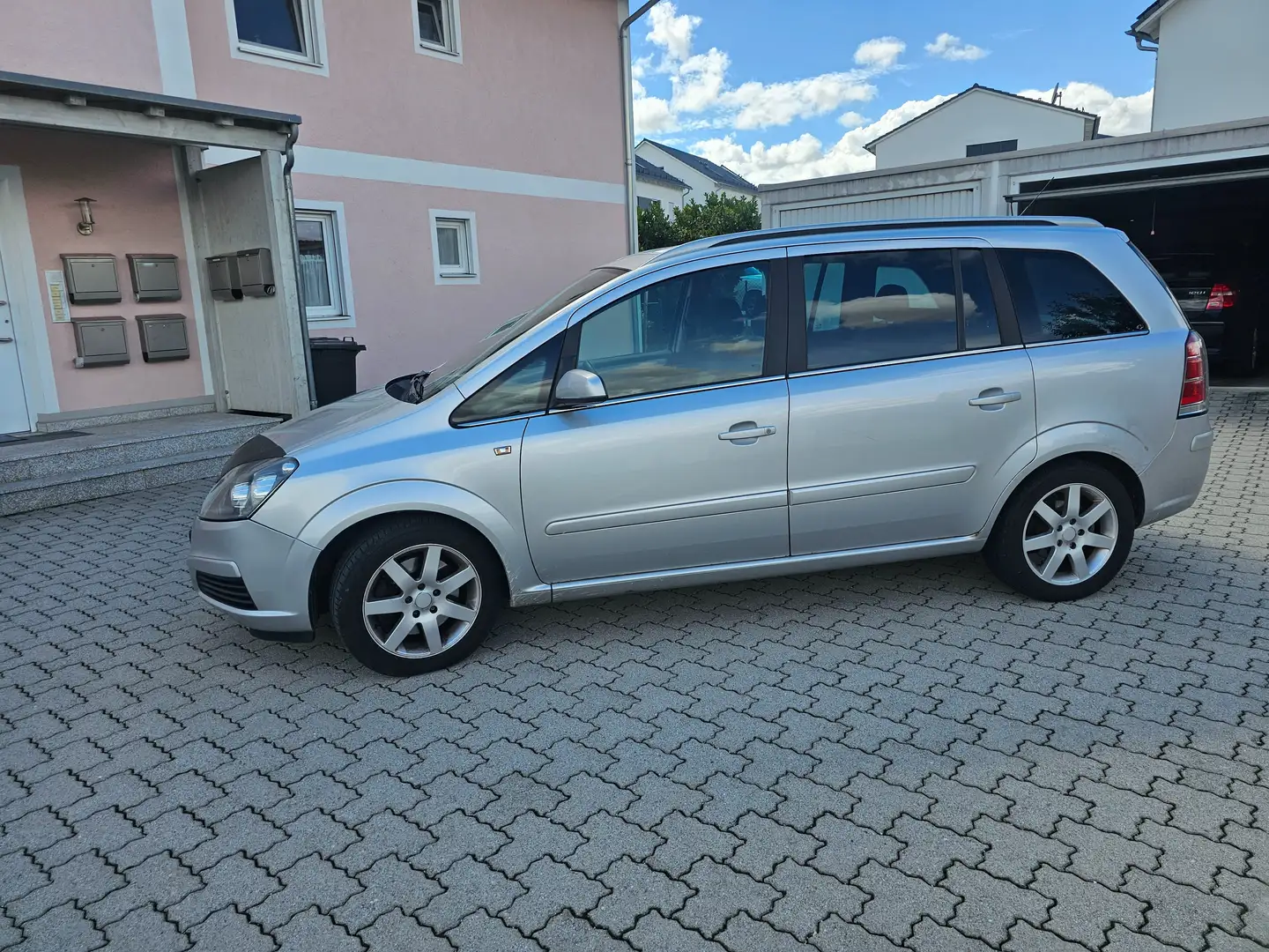 Opel Zafira 1.9 CDTI Edition Silber - 1