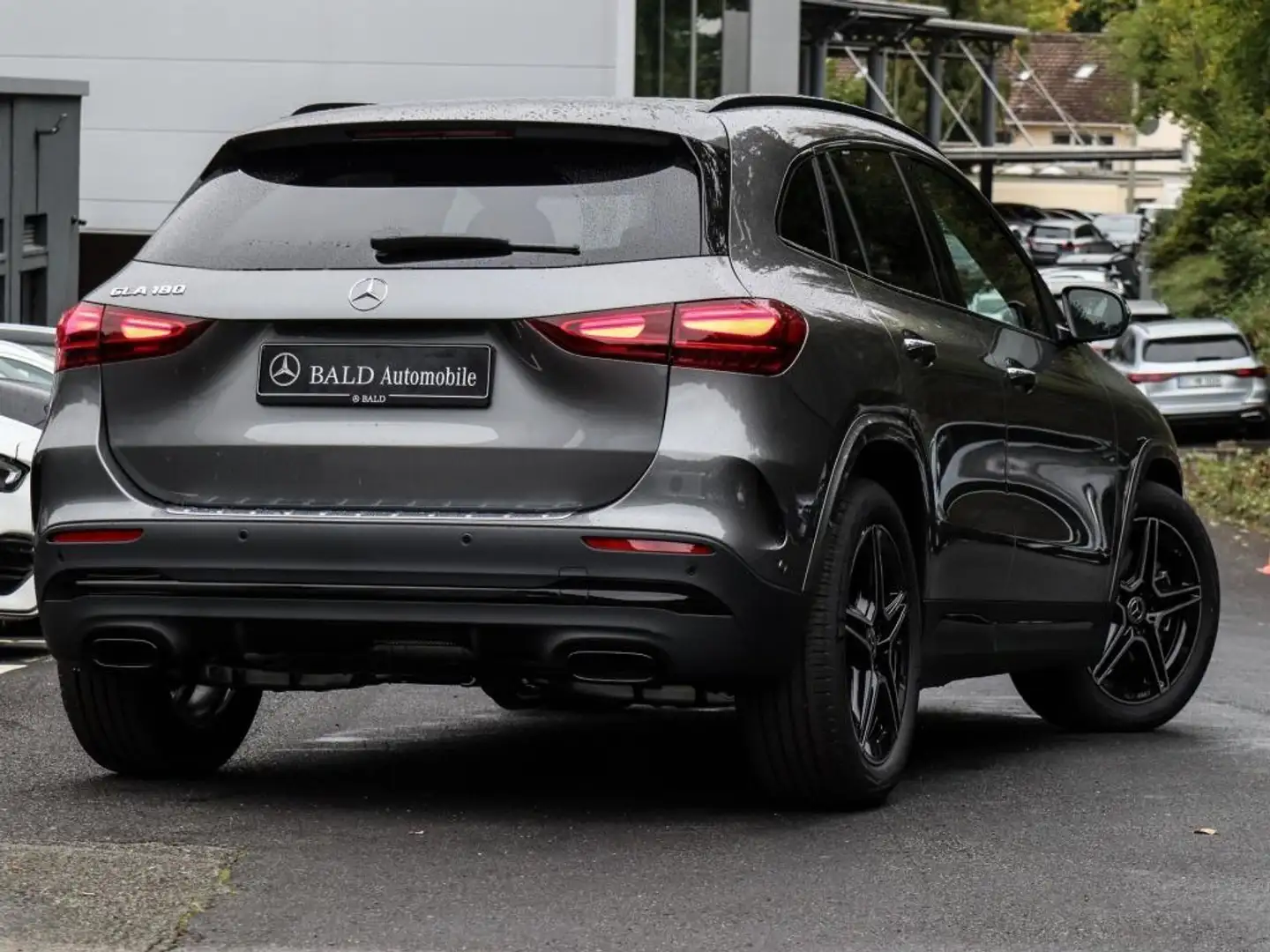 Mercedes-Benz GLA 180 AMG-Sport/Pano/Night/AHK/MBeam/Kamera Grau - 2