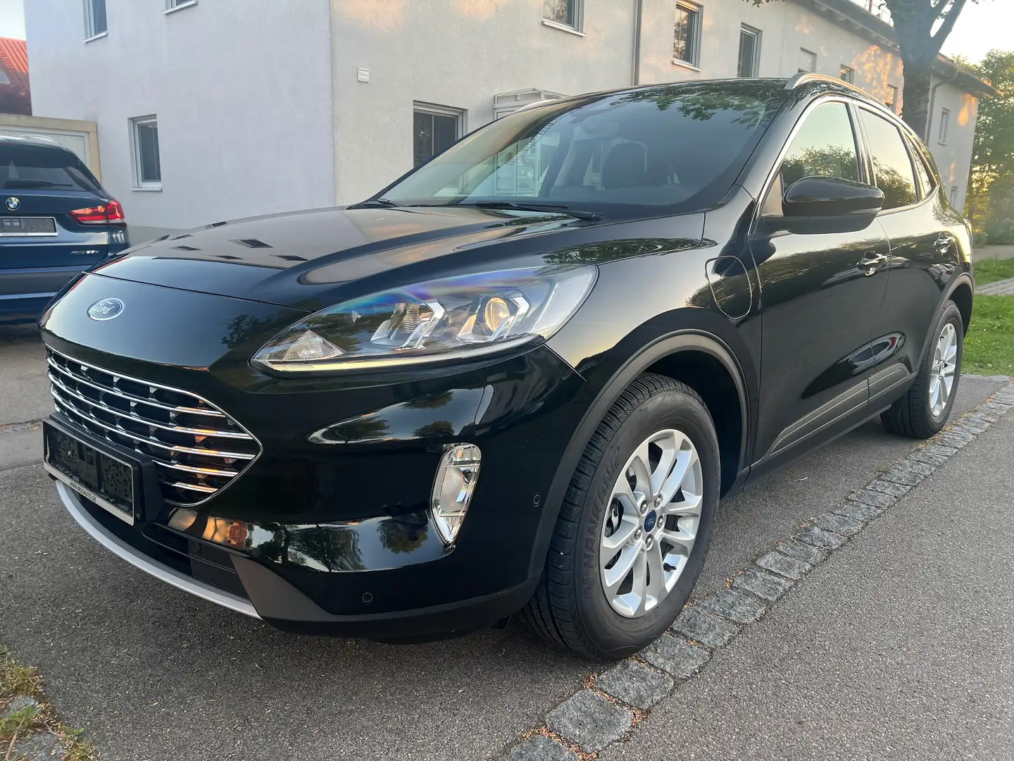 Ford Kuga 2.5 Duratec PHEV Plug-In Hybrid Autom. TITANIUM Schwarz - 2