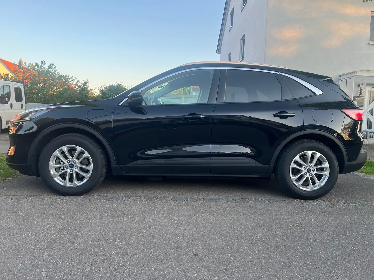 Ford Kuga 2.5 Duratec PHEV Plug-In Hybrid Autom. TITANIUM Schwarz - 1
