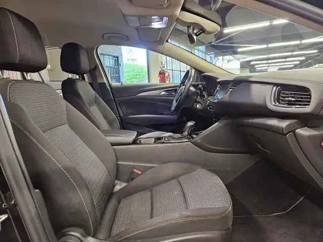 Opel Insignia view 11