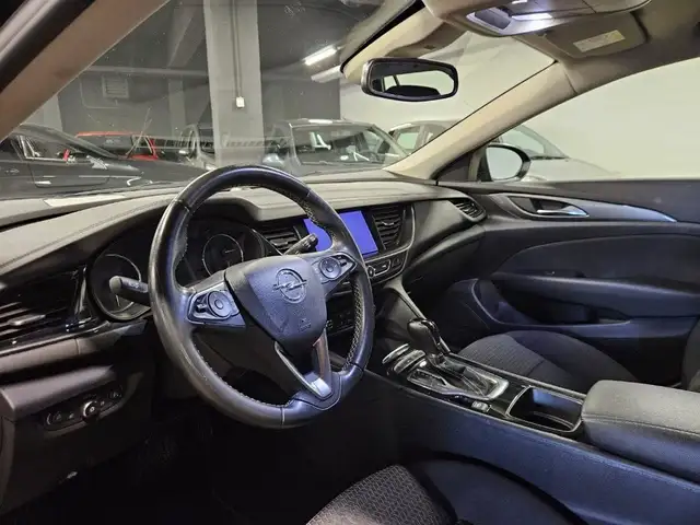 Opel Insignia view 8