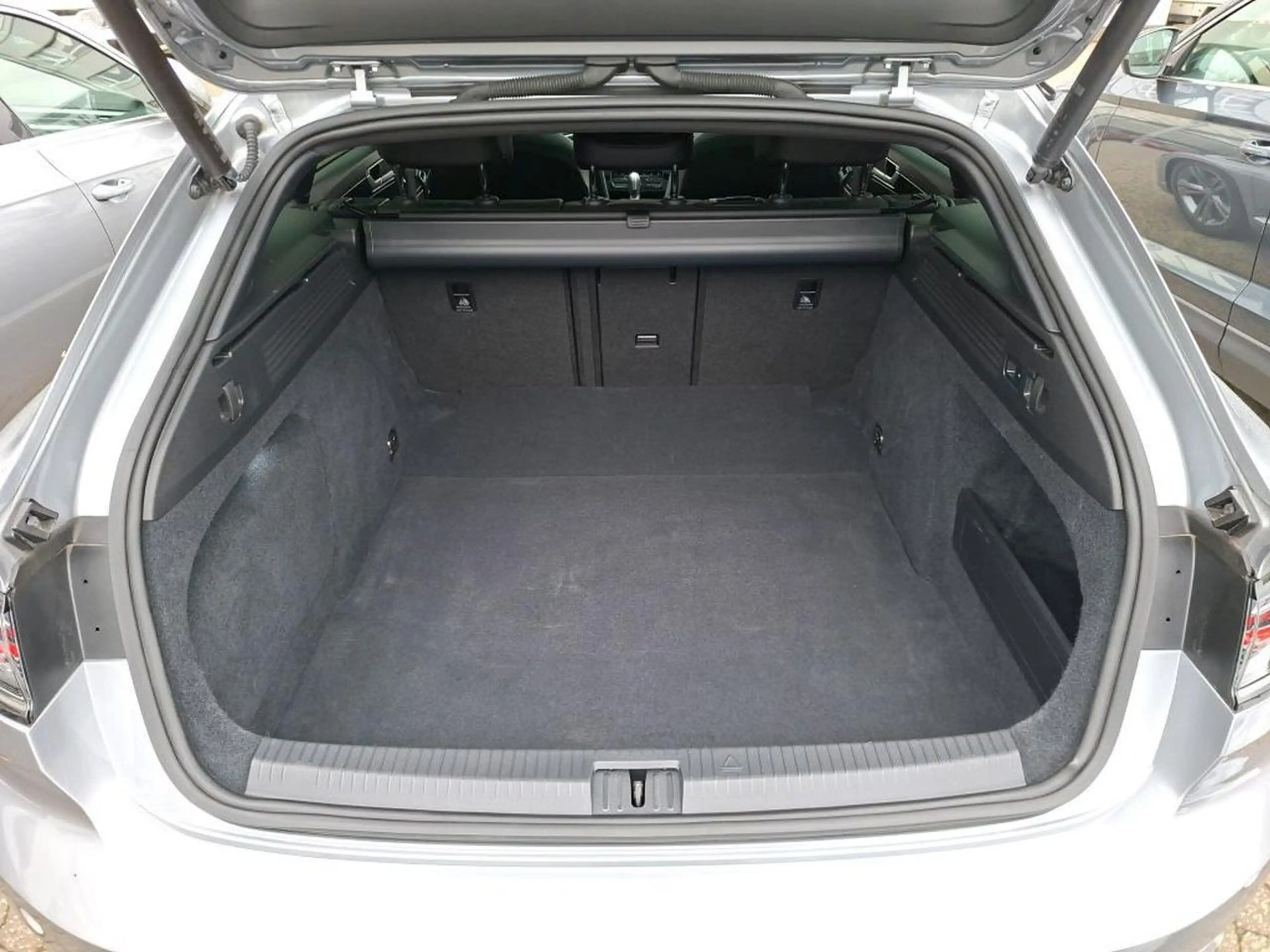 Volkswagen Arteon SB R-Line Matrix 360° HZ Standheiz — photo 10