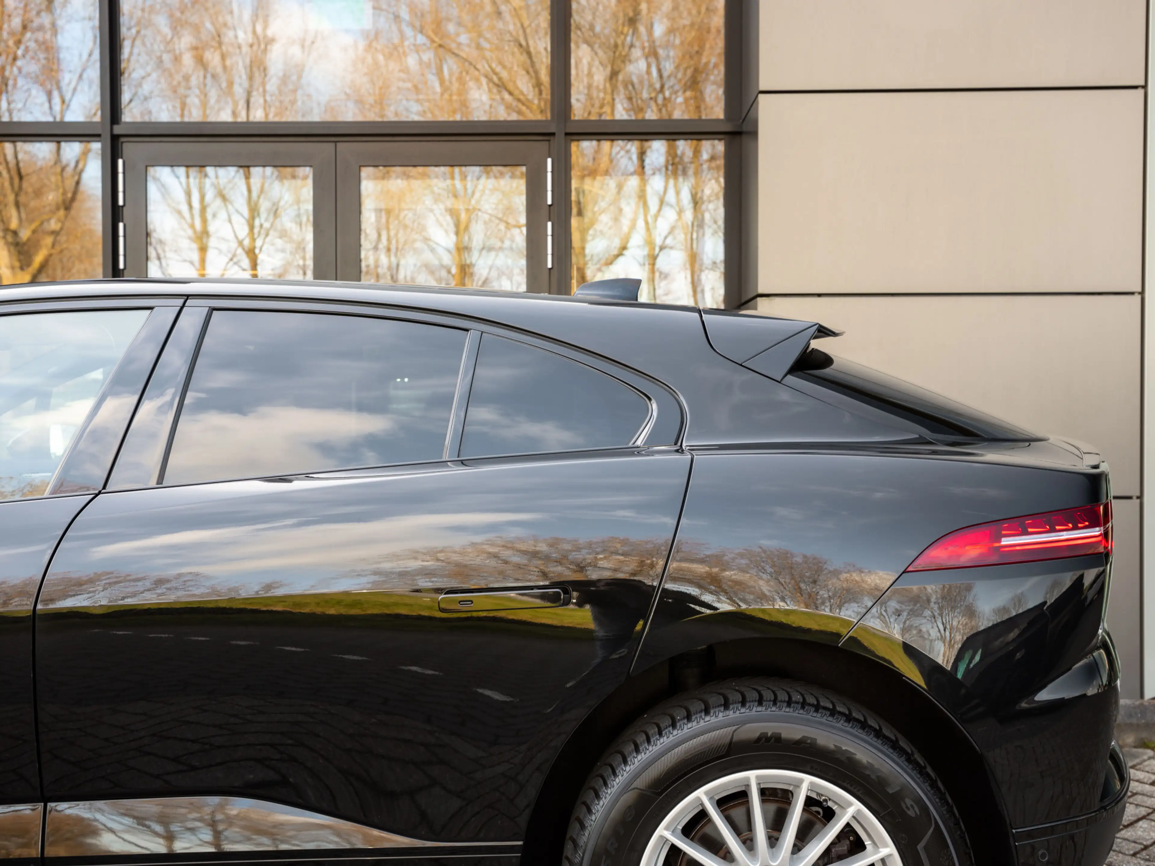 Jaguar I-Pace EV400 S 90 kWh | Panoramadak | 3-fase laden | Blac — photo 23