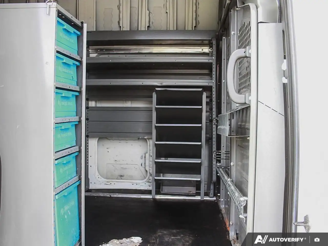 Nissan NV Cargo снимка Nissan NV Cargo