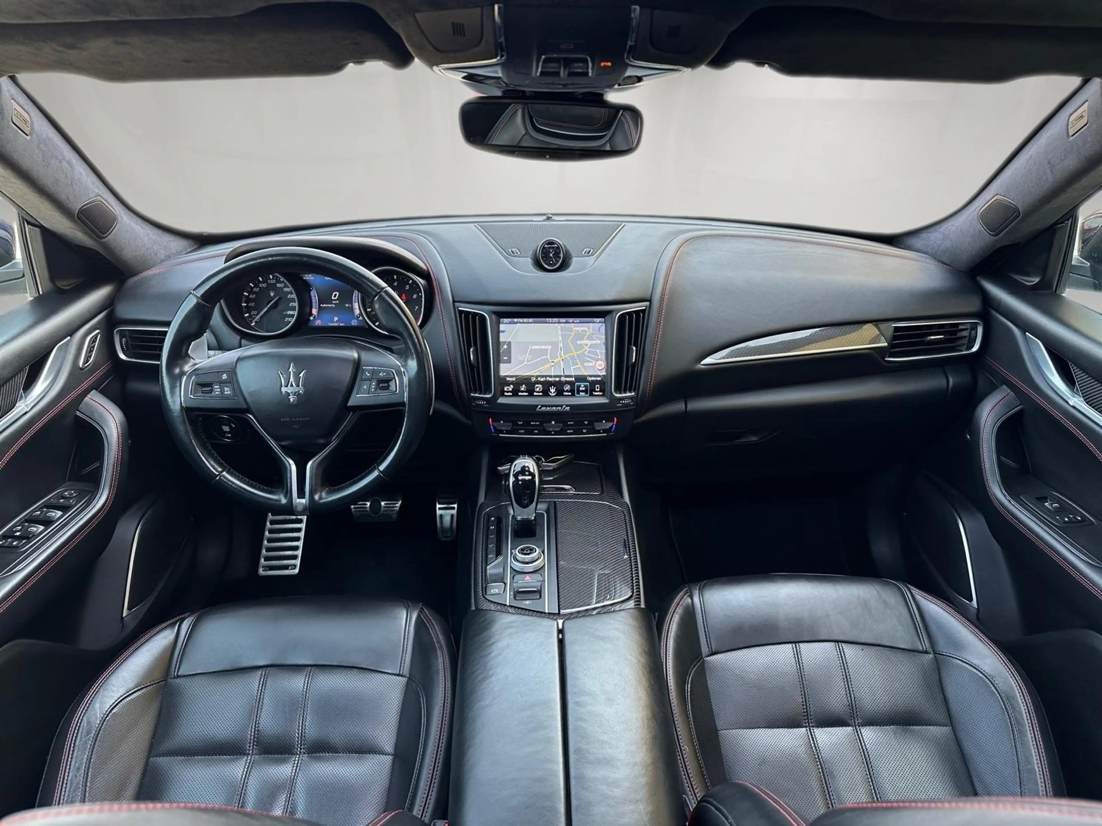 Maserati Levante S Q4/PANO/AHK/LUFT/HARMAN/21'ZOLL/SHZ/Memory/ — photo 11