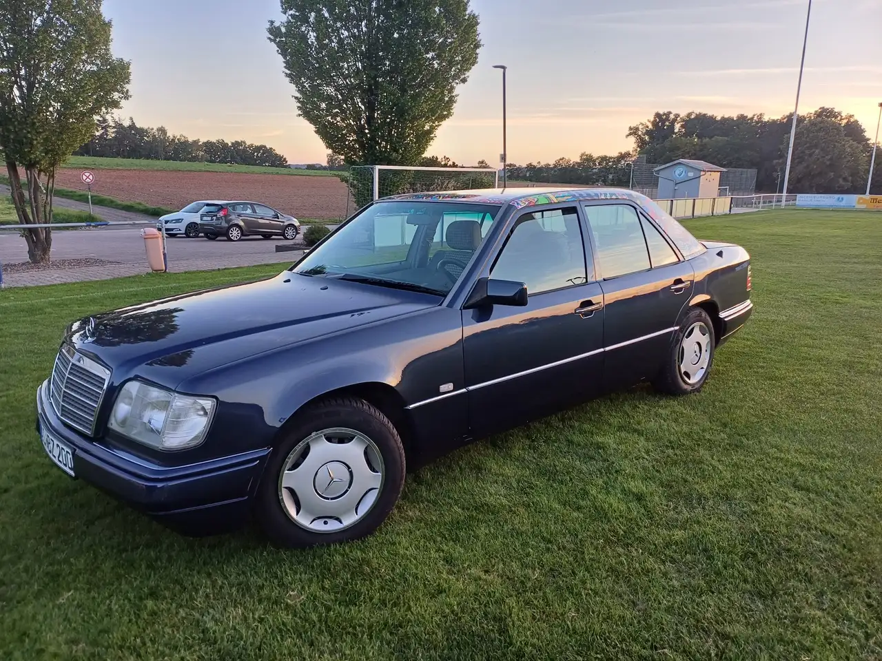 Mercedes-Benz 200, foto 1