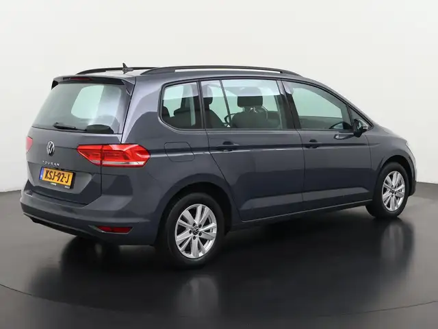 Volkswagen Touran view 4