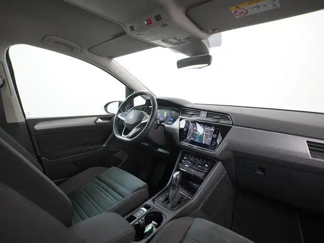 Volkswagen Touran view 2